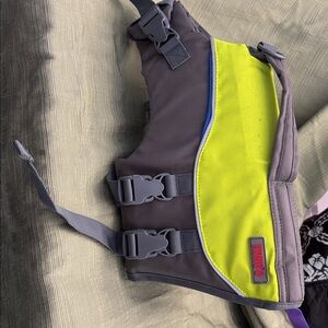 Kong Dog Life Vest in Gray and high vis green